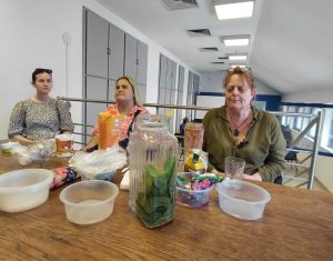 A klubvezető, egy egyesületi tag és egy főiskolai hallgató